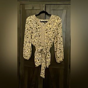 Max Studio tie waist floral blouse L